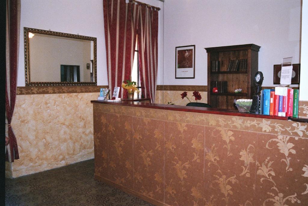 Hotel Europa Перуджа Екстериор снимка