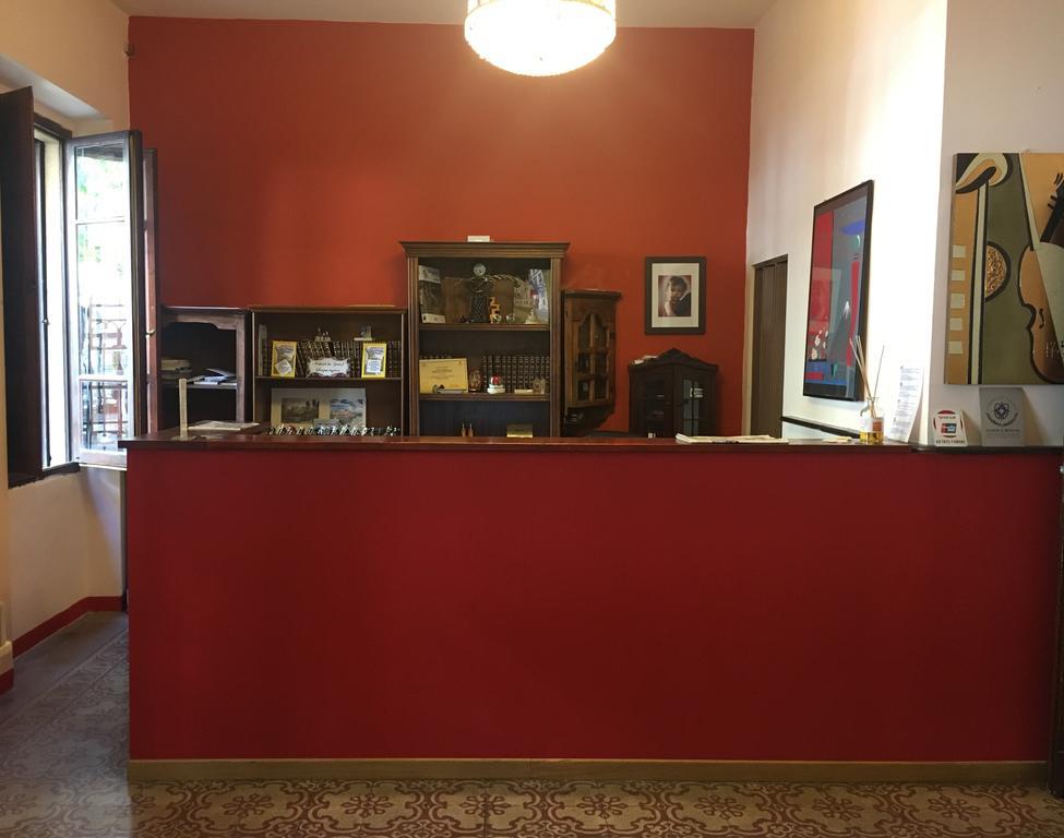 Hotel Europa Перуджа Екстериор снимка