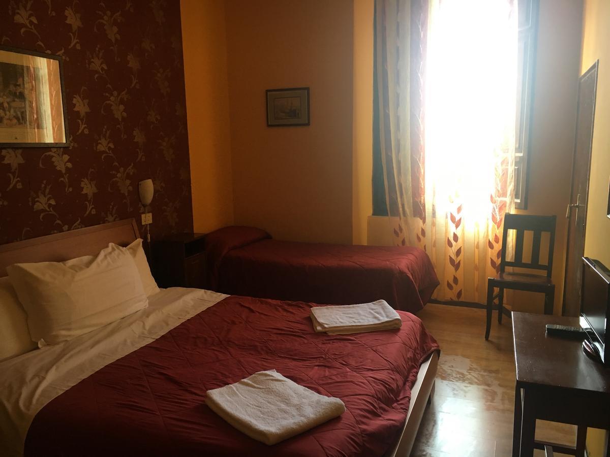 Hotel Europa Перуджа Екстериор снимка