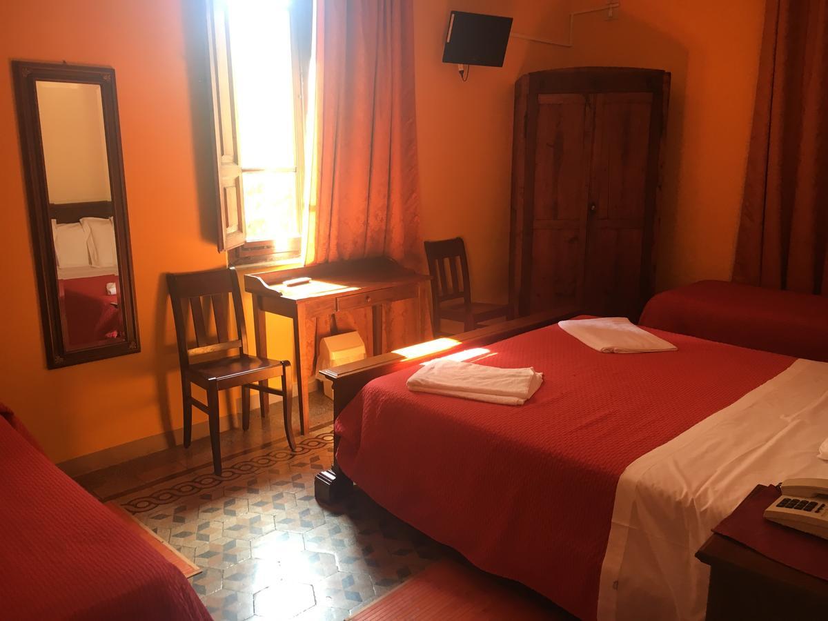 Hotel Europa Перуджа Екстериор снимка