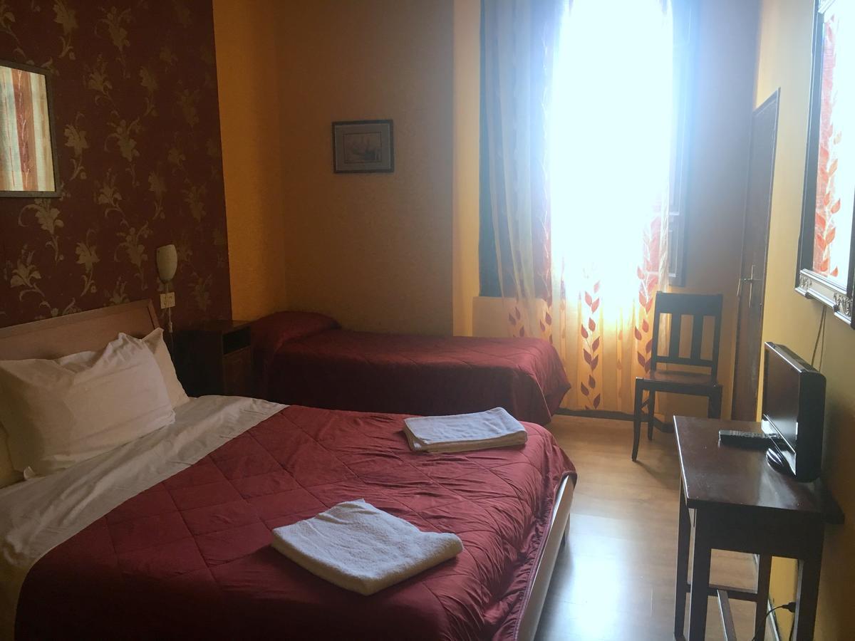 Hotel Europa Перуджа Екстериор снимка