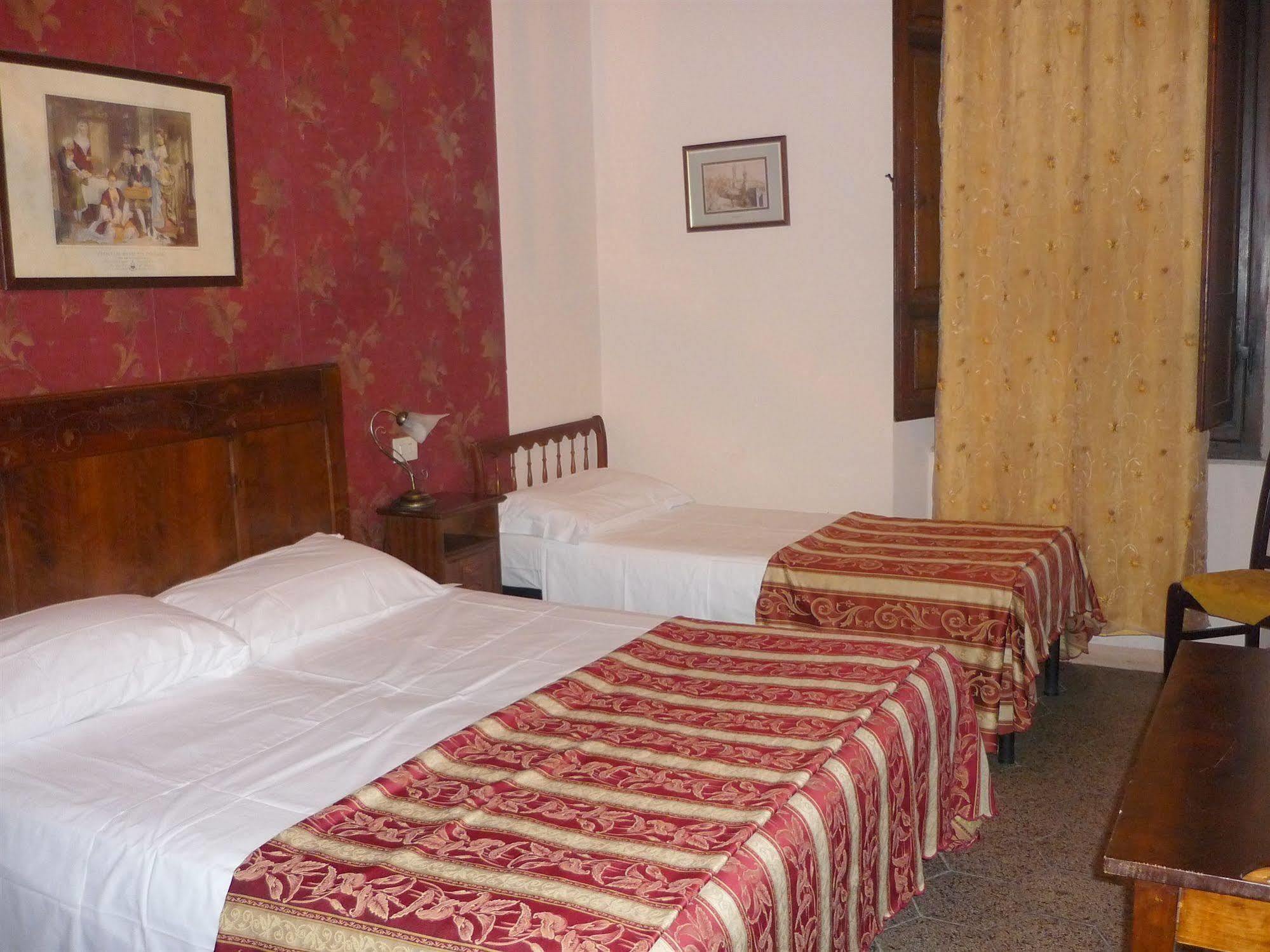 Hotel Europa Перуджа Екстериор снимка
