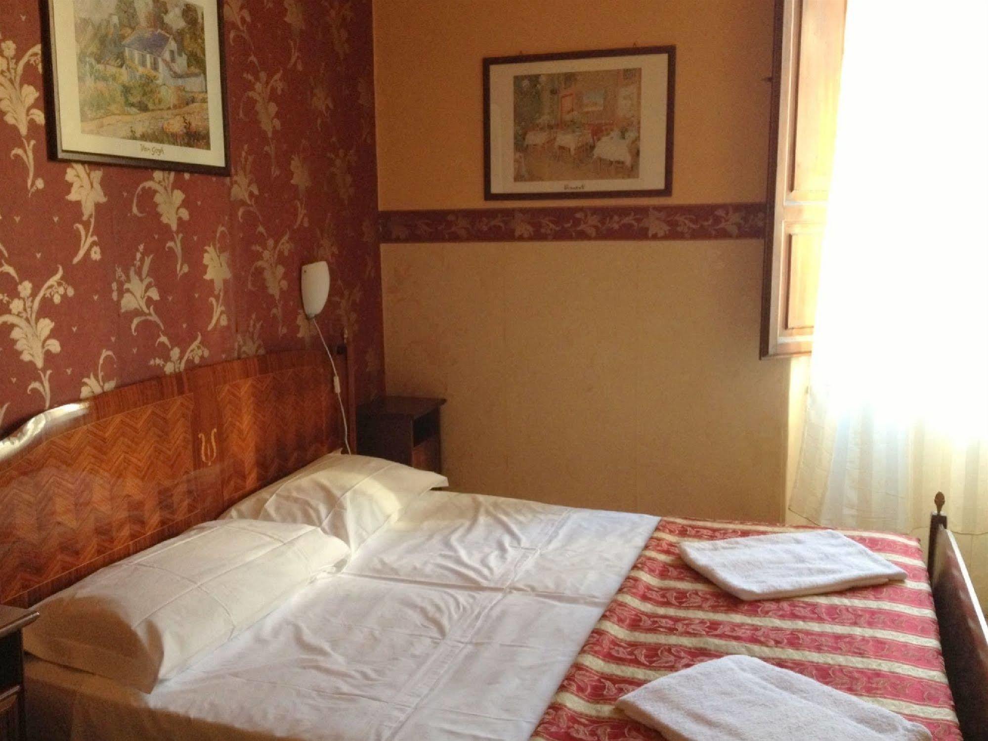 Hotel Europa Перуджа Екстериор снимка